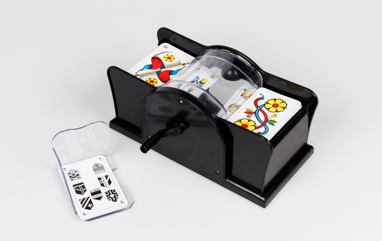 modèle 3D de Mélangeur de cartes avec collection de cartes à jouer